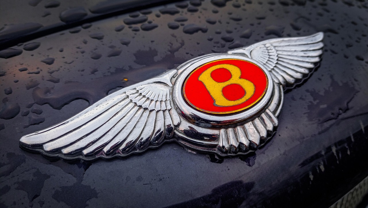 découvrez l'univers de bentley : voitures de luxe, performances exceptionnelles et design raffiné. explorez l'histoire, les modèles emblématiques et les innovations de la célèbre marque automobile britannique.