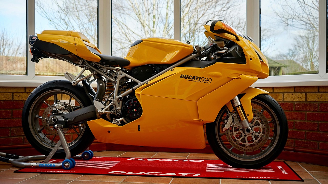 découvrez l'univers de ducati, la légendaire marque italienne de motos de sport, réputée pour ses performances exceptionnelles, son design innovant et son histoire passionnante. explorez les derniers modèles, actualités et conseils pour les passionnés de deux-roues.