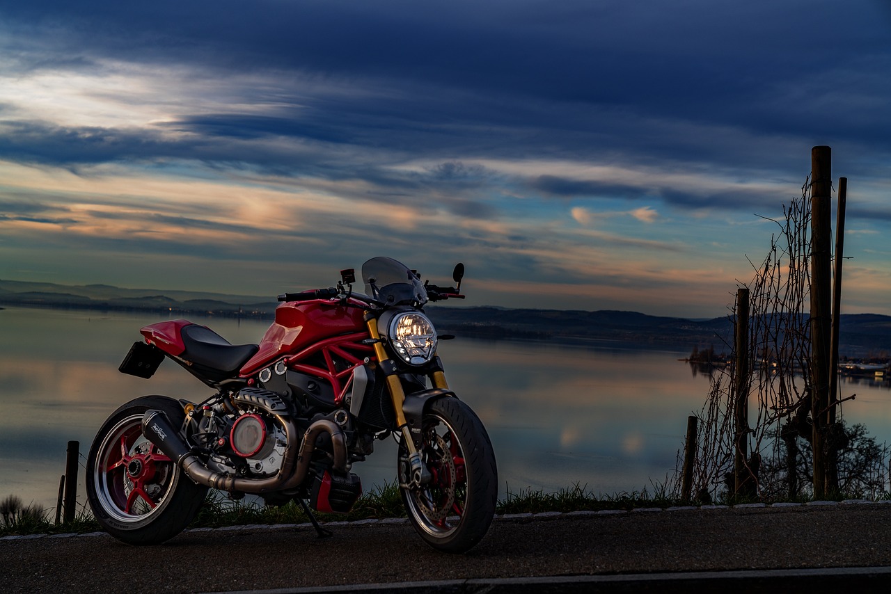 découvrez l'univers de ducati : motos d'exception, performances italiennes, innovations technologiques et toute l'actualité de la célèbre marque de légende pour passionnés de deux-roues.