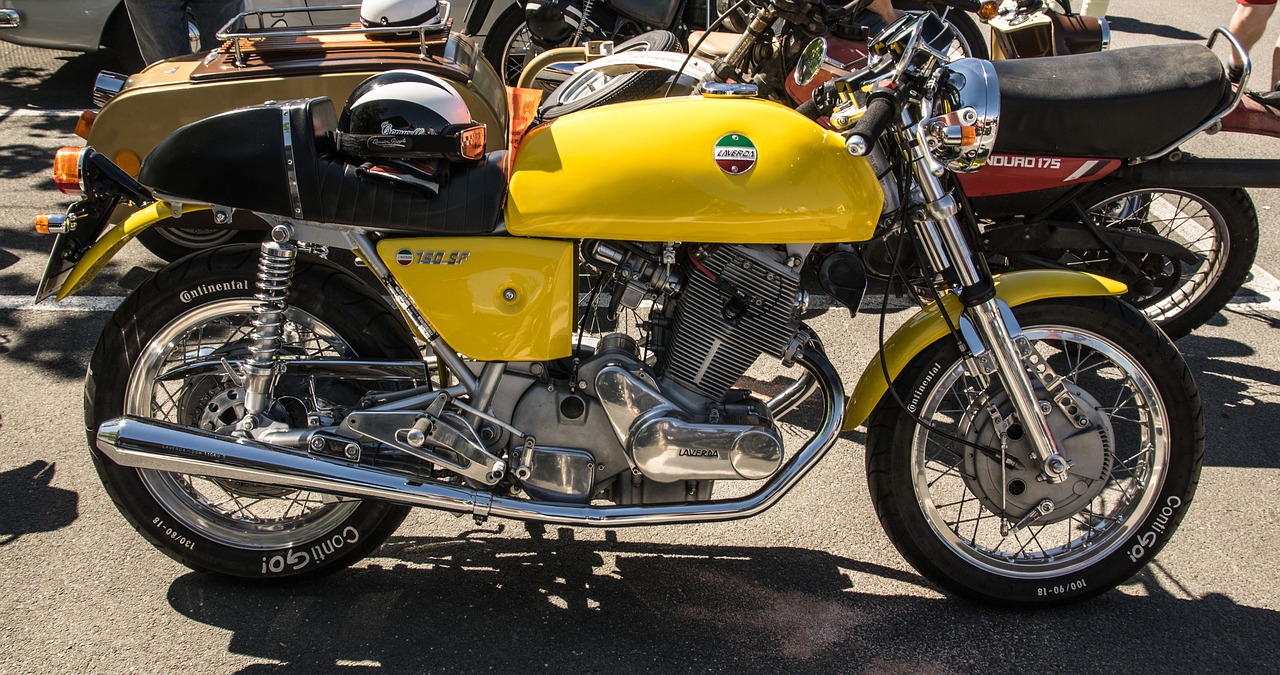 découvrez tout sur laverda, la célèbre marque italienne de motos et de moissonneuses-batteuses : histoire, modèles emblématiques et innovations techniques.